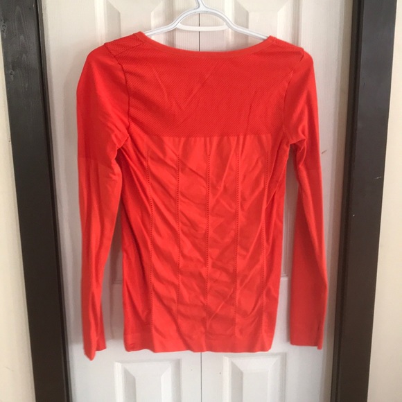 Fabletics workout shirt - Picture 2 of 4